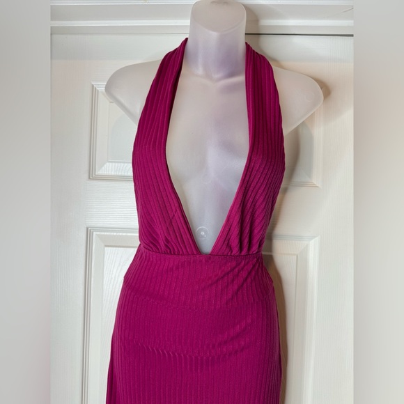 Plunging Neck Backless Halter Bodycon Dress - Picture 5 of 9